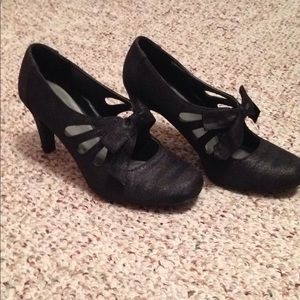 Black Satin Naturalizer Heals